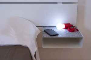 Letto e comodino